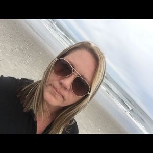 Meet your Posher, Joy